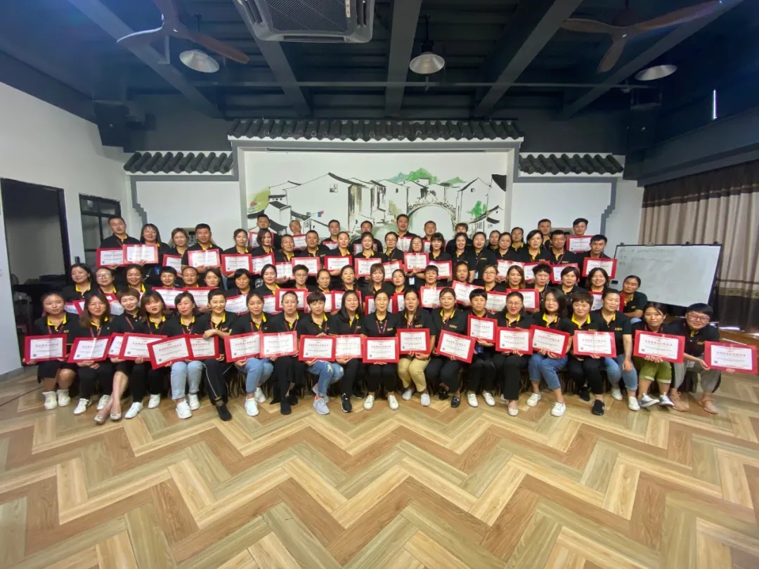 138家門店齊聚總部培訓(xùn)，第134、135、136屆導(dǎo)購(gòu)精英班同期開課啦！